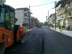 ΣΥΝΕΧΙΖΟΝΤΑΙ ΟΙ ΑΣΦΑΛΤΟΣΤΡΩΣΕΙΣ ΔΡΟΜΩΝ